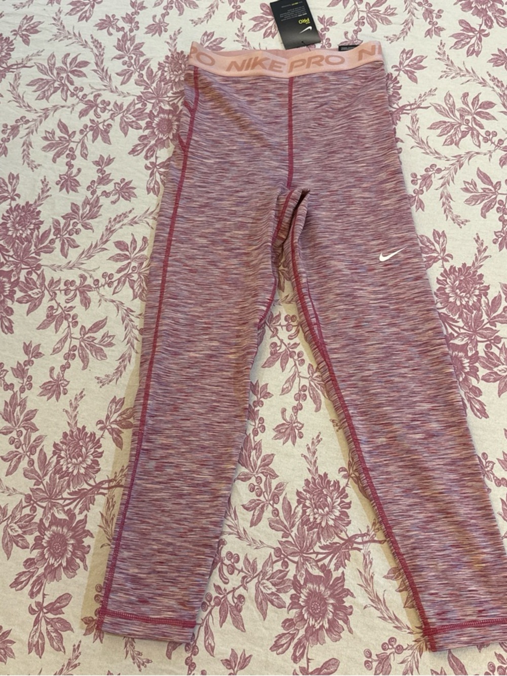 NWT Nike PRO tight fit, entrainer pink XS  Performance Leggings